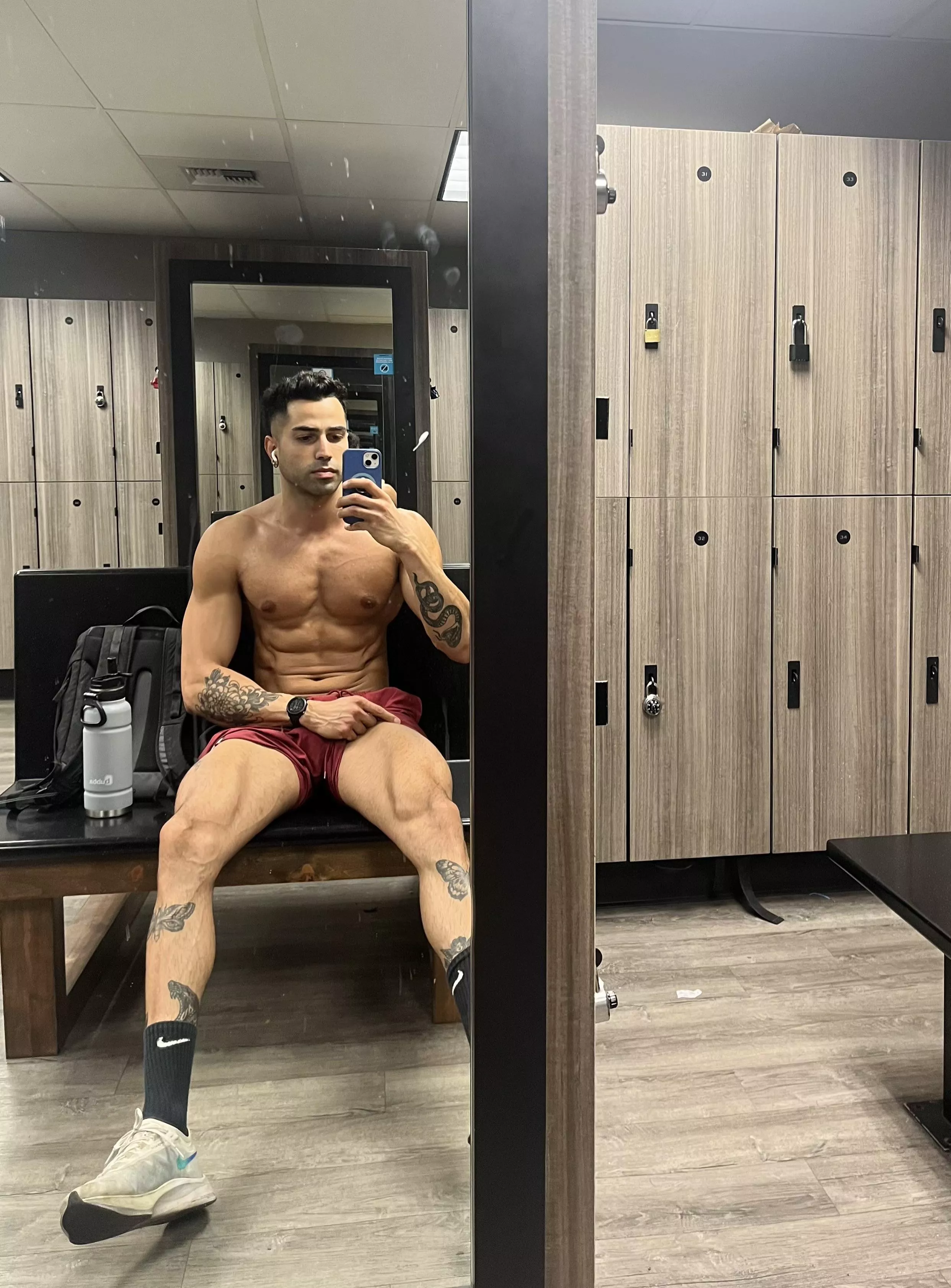 Still waiting for my gym partner to arrive 💪🧐 posted by Lapzn1