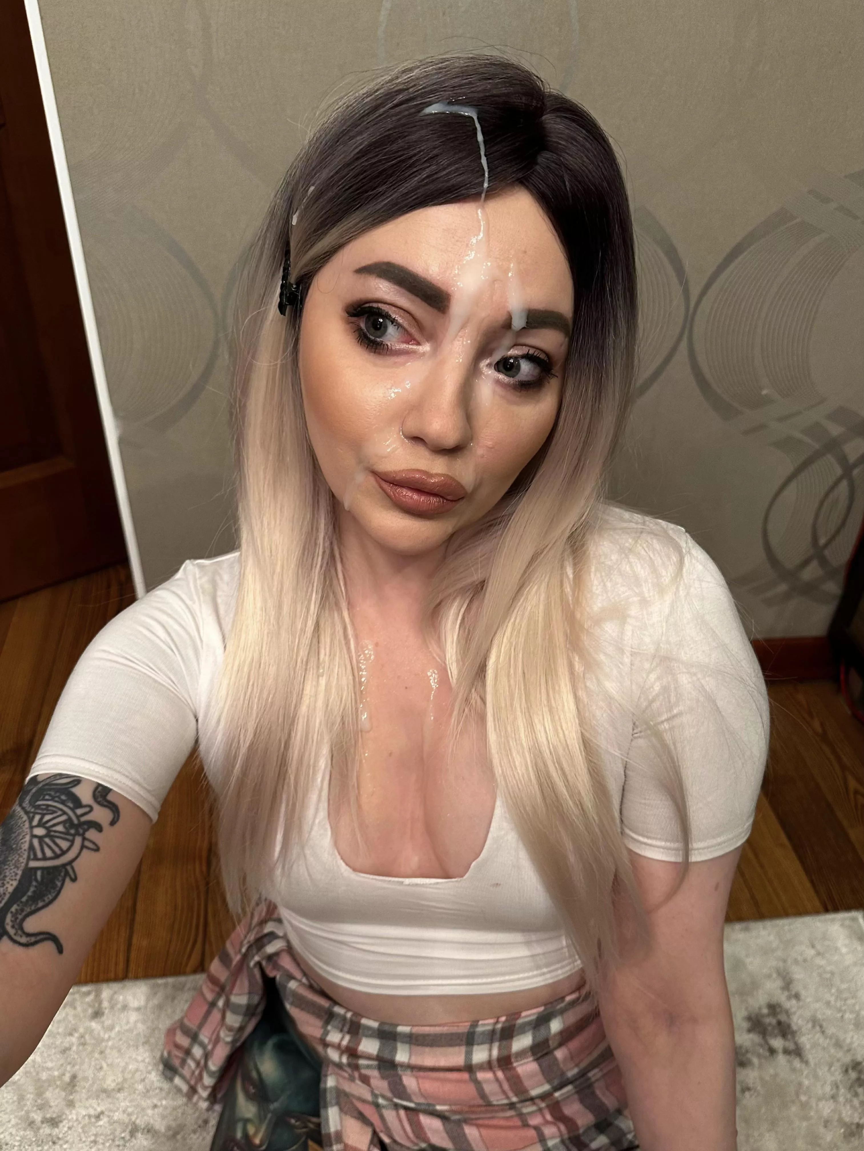 The best way to take a selfie posted by x_piece_of_me