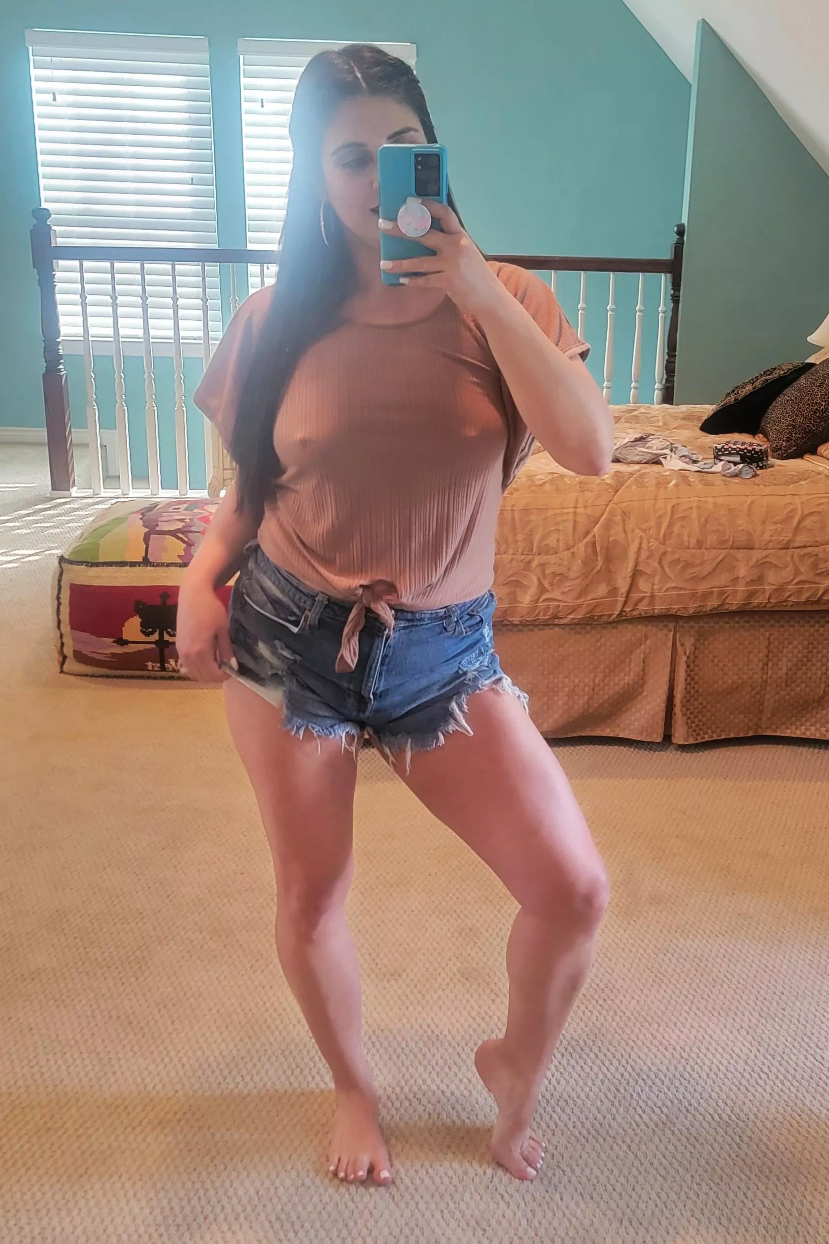 This week has been hard and feeling cute makes me feel good. I try to deny being a girly girl but I guess I can be. 😆

 posted by cc51817