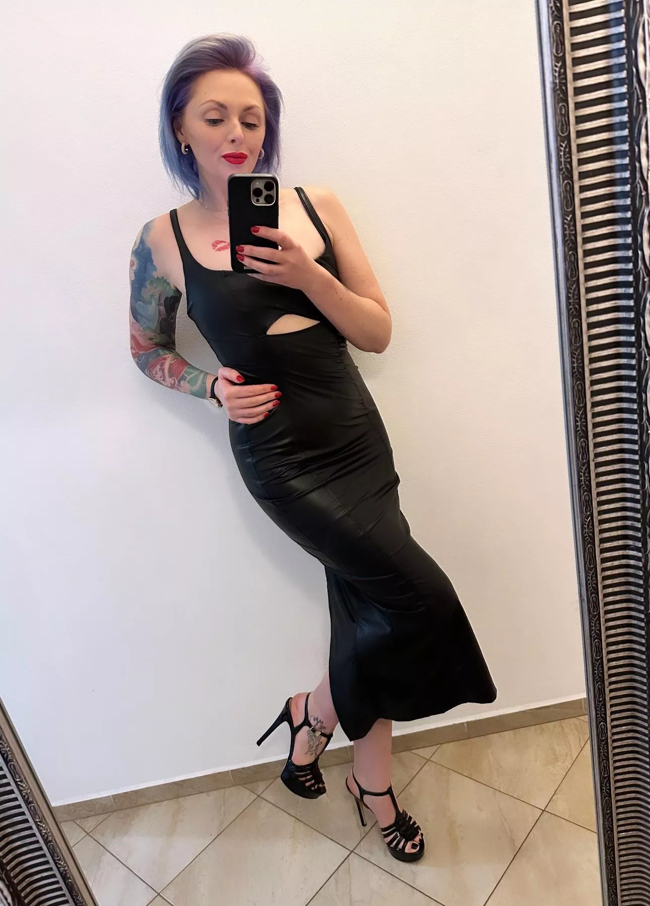 Tight and leather, my 2 favourite things  posted by theinkedsiren1