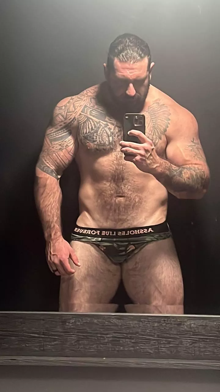 who wants to try a sweaty thick dad post workout? posted by dylanmarkss