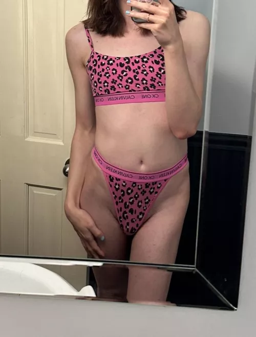 26 femboy for longterm chats with straight/bi tops. Face is a must. HMU w asl and snap. Nike socks+ by Ok-Fudge-3689