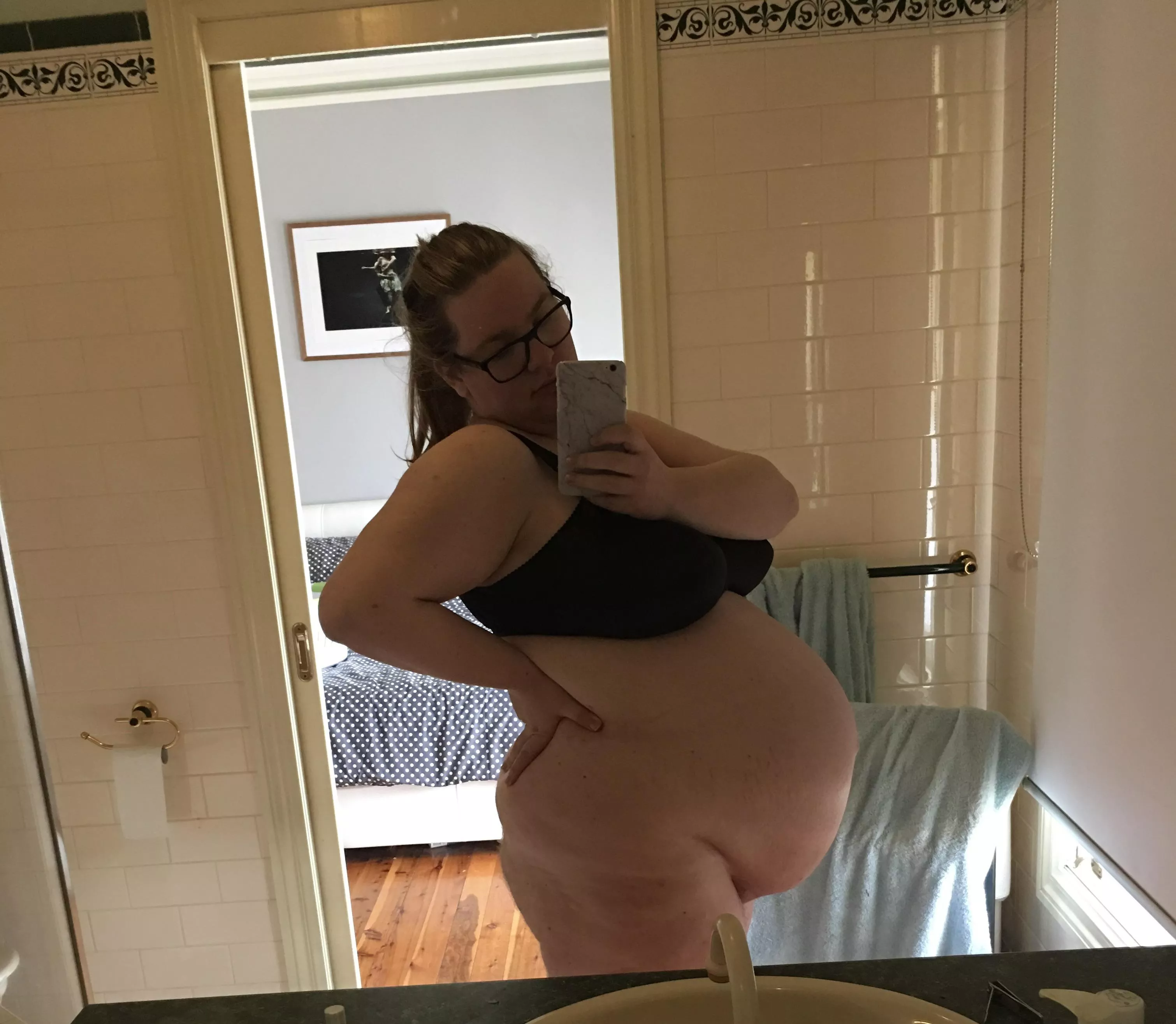 8 months pregnant posted by Hayleycurvy