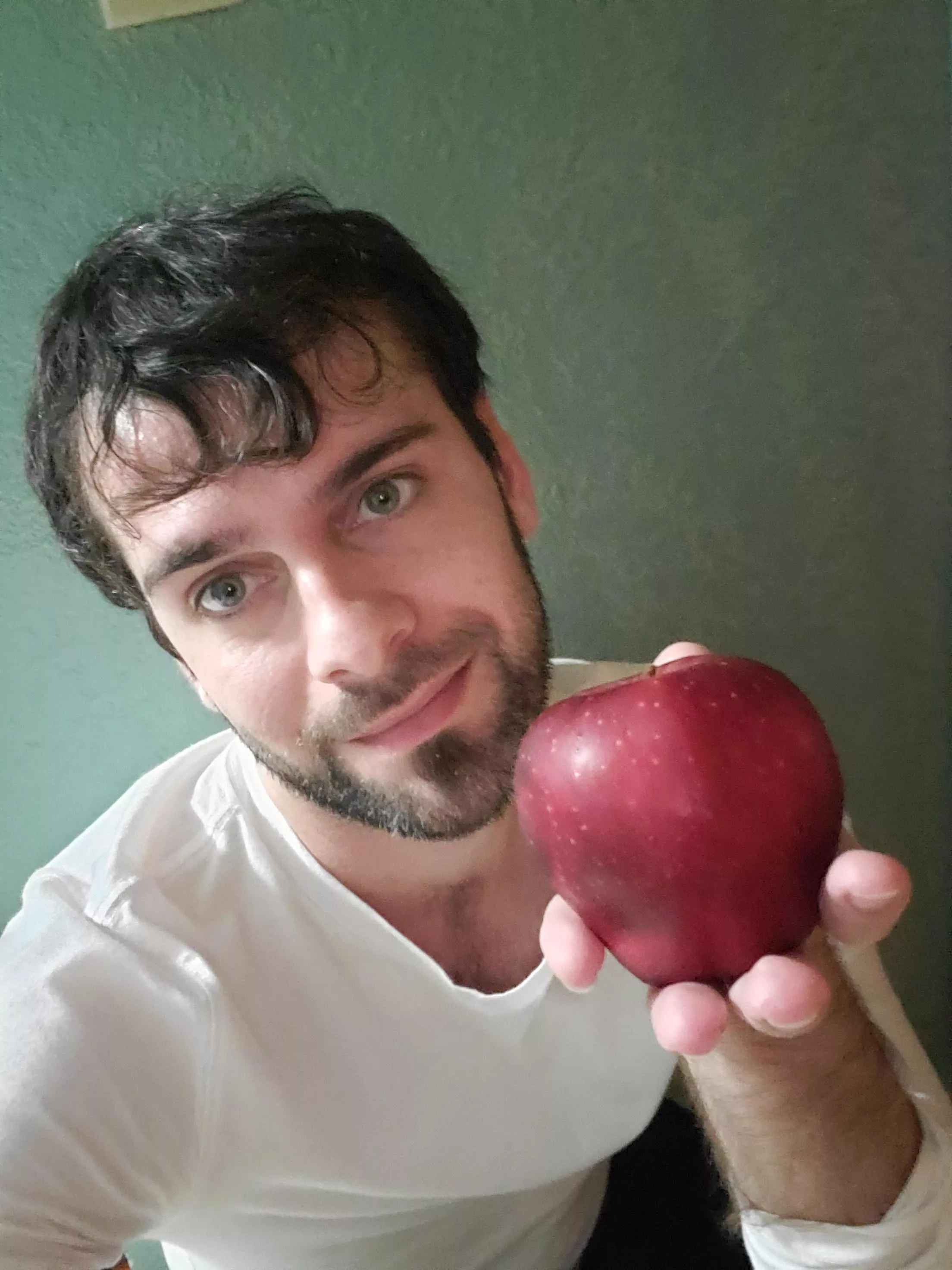 An 🍎 a day . . . posted by AceZDream