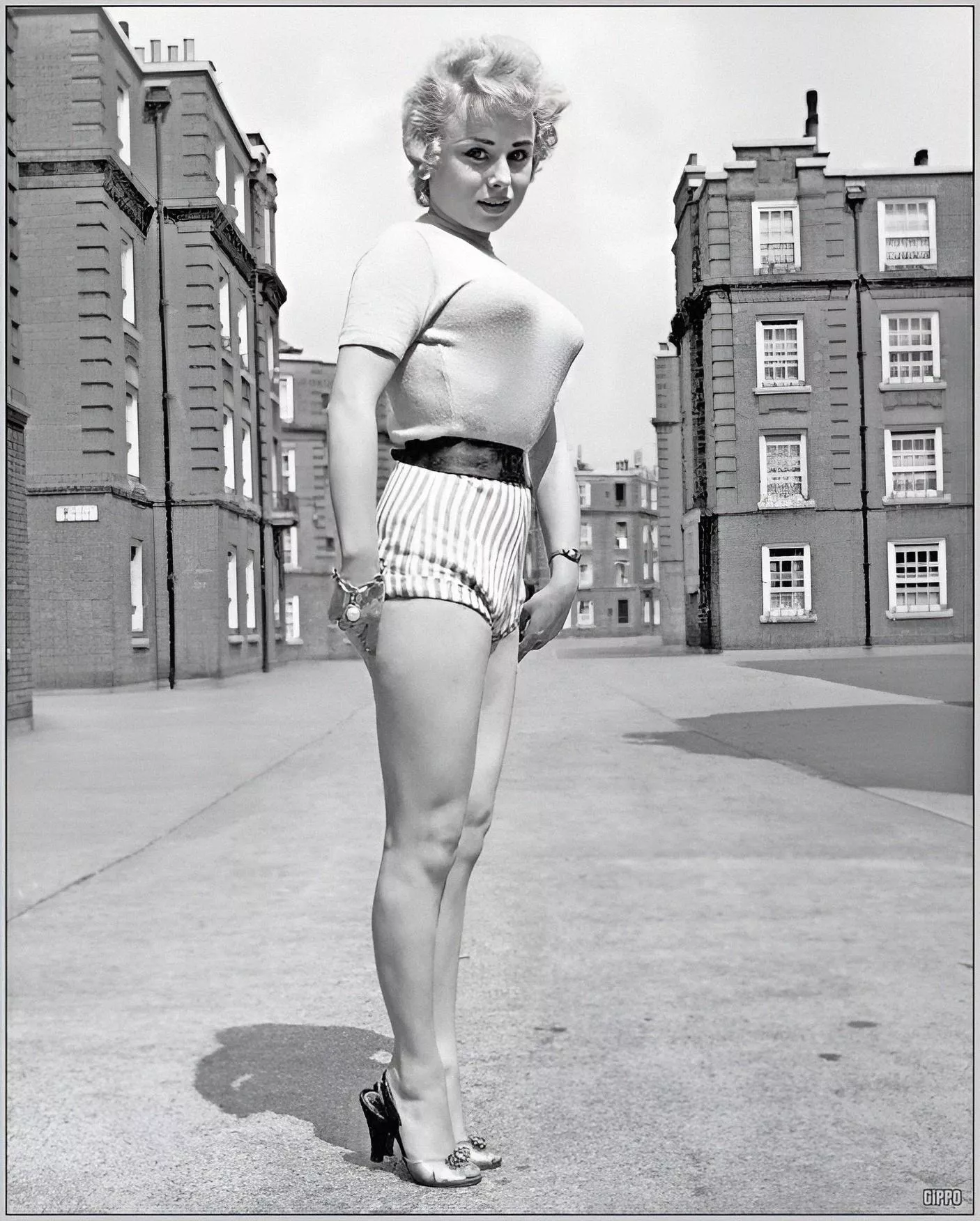 Barbara Windsor, looking a bit Sophia Loren, 1950's  posted by MugPuntertoo