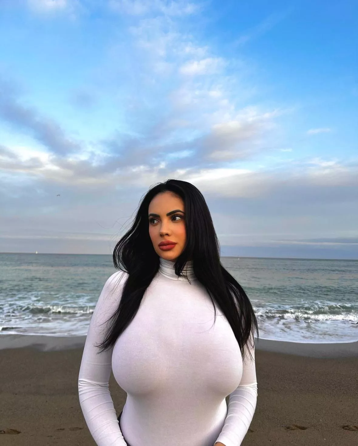 Busty by the seaside posted by mag0894