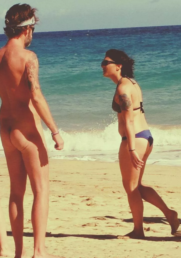 CFNM beach  posted by uncut-John