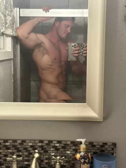 Come on in babe 💦💦🚿 by daddy_physiquex