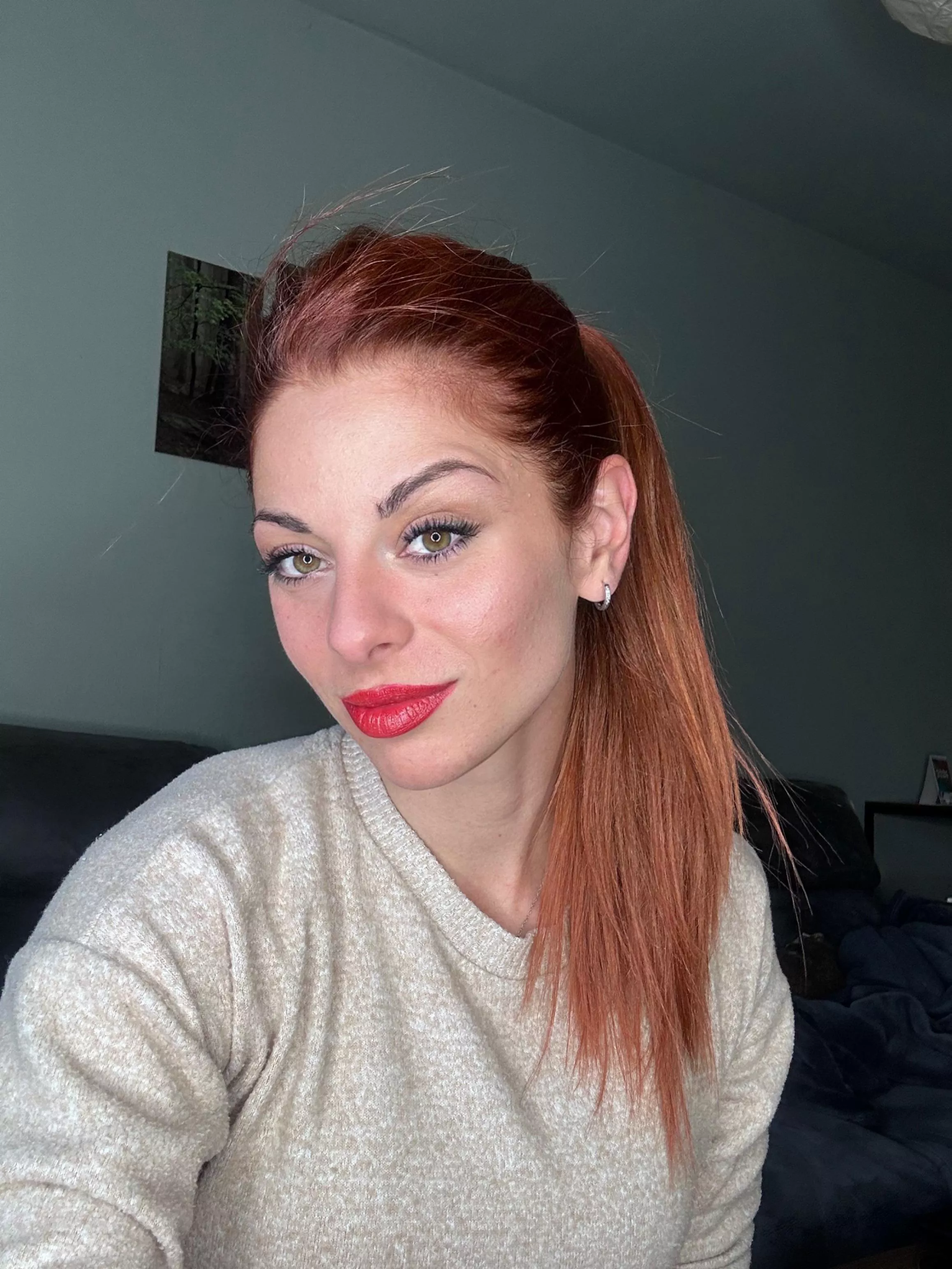 Do you like red lips posted by lolamon7ez