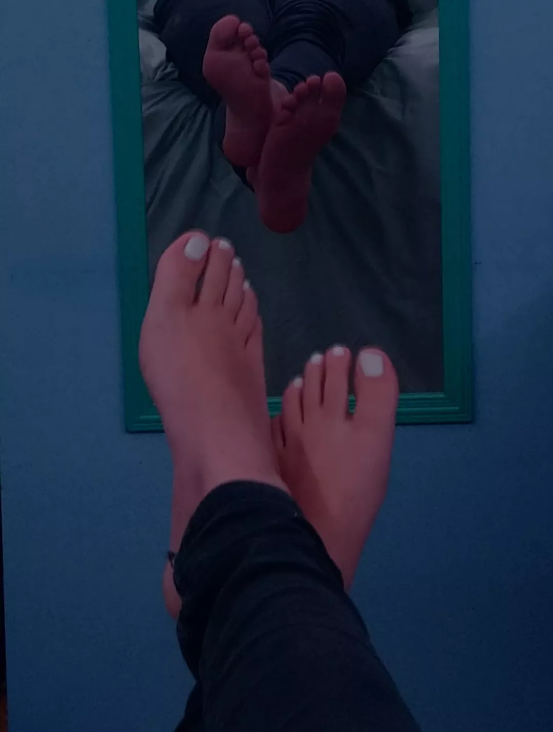 freshly painted, white toes 🤍 posted by jameydrawsxxx