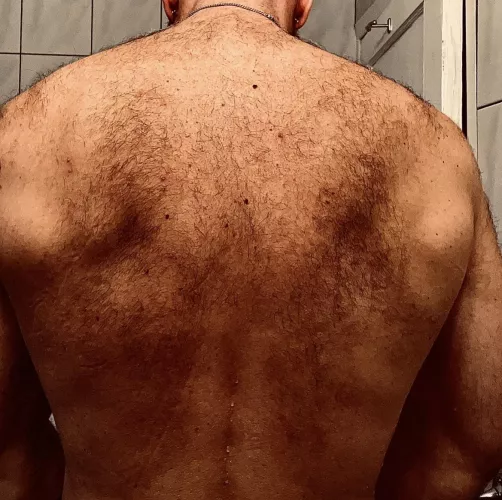 Haven’t shaved my back in a while. I think I like it. Let’s see how hairy it gets… by marcoto7