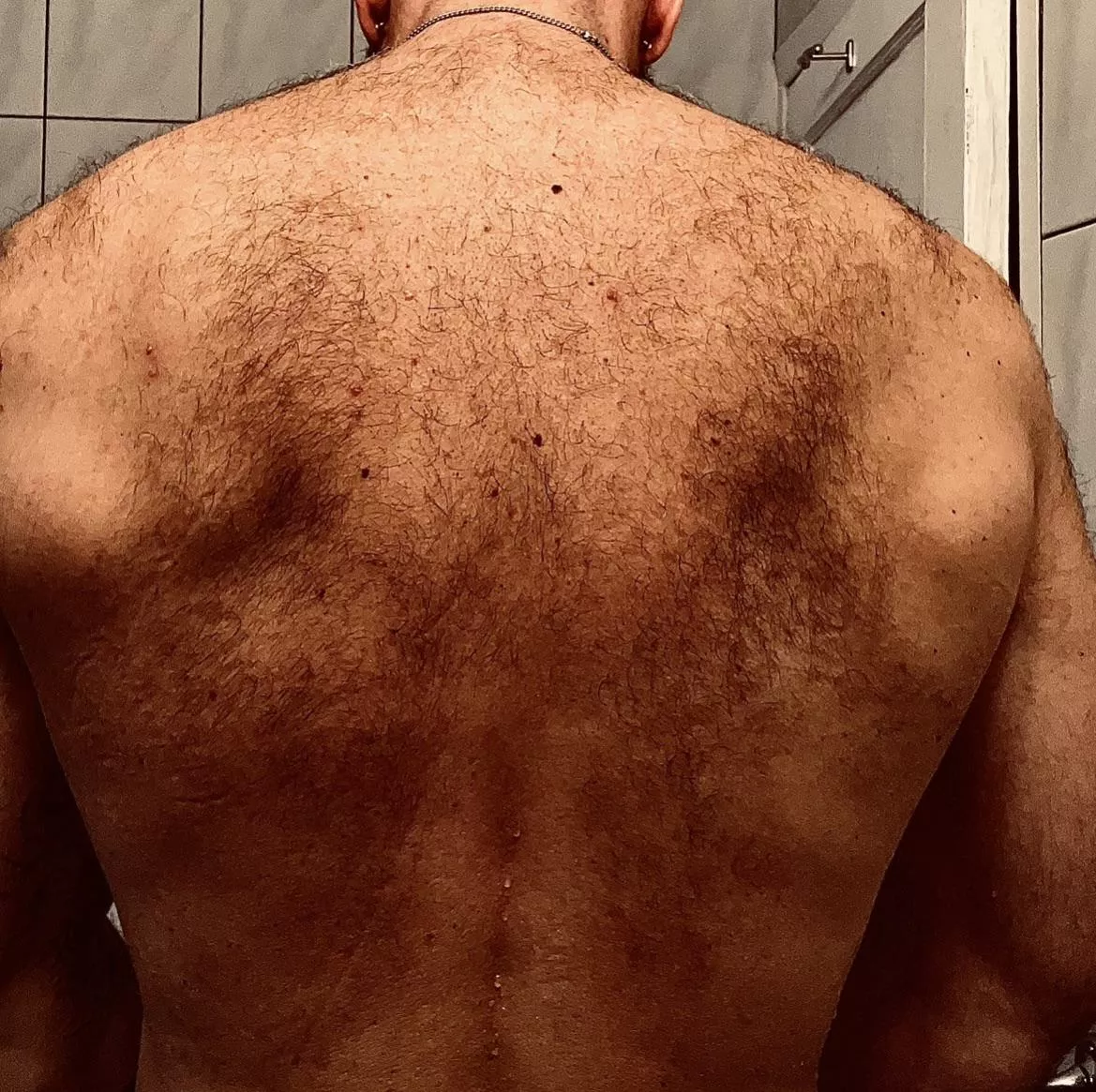 Haven’t shaved my back in a while. I think I like it. Let’s see how hairy it gets… posted by marcoto7