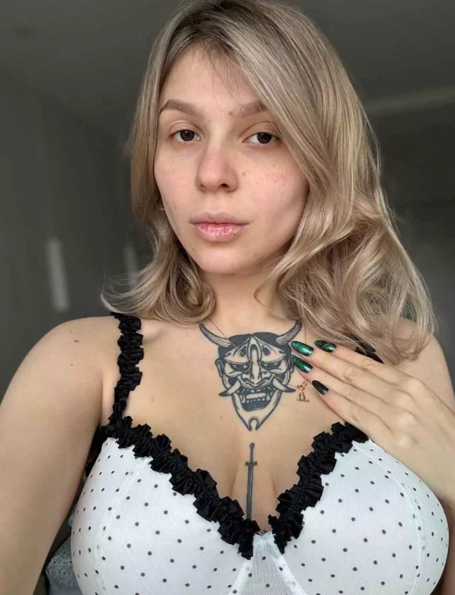 How do you like my fresh manicure posted by AstutelyRefuel