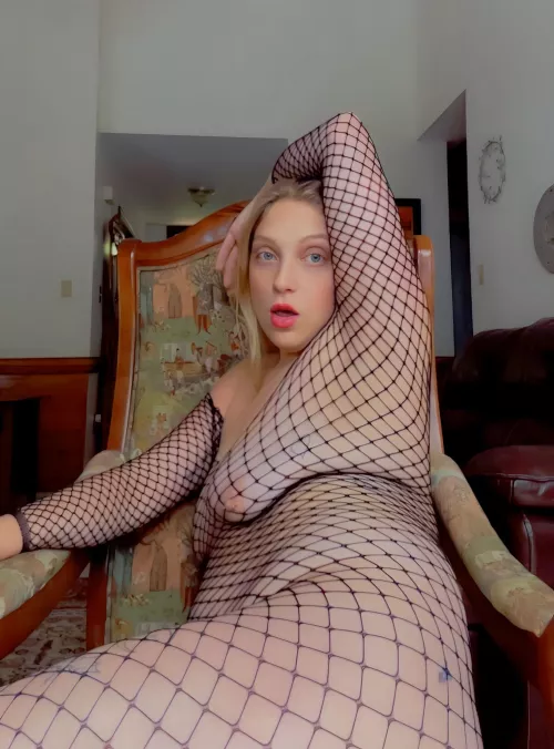How many erections can I get with this saggy tits and fishnet by meawdoraaa