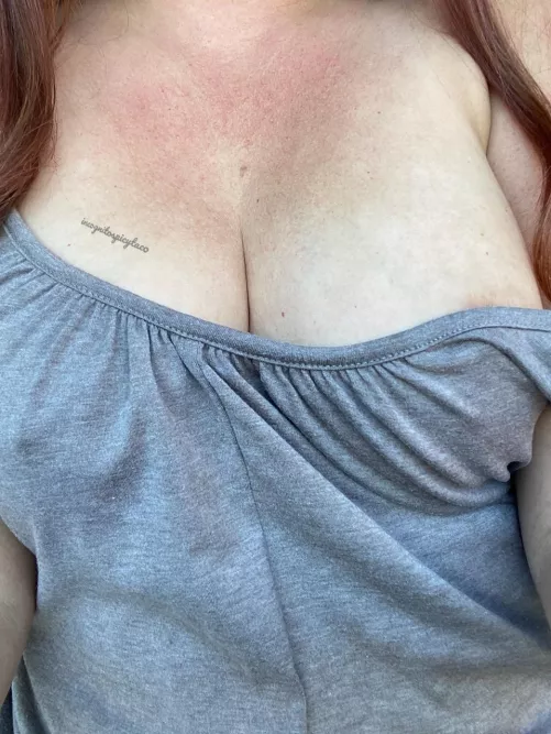 I want your cum running down between my tits by incognitospicytaco