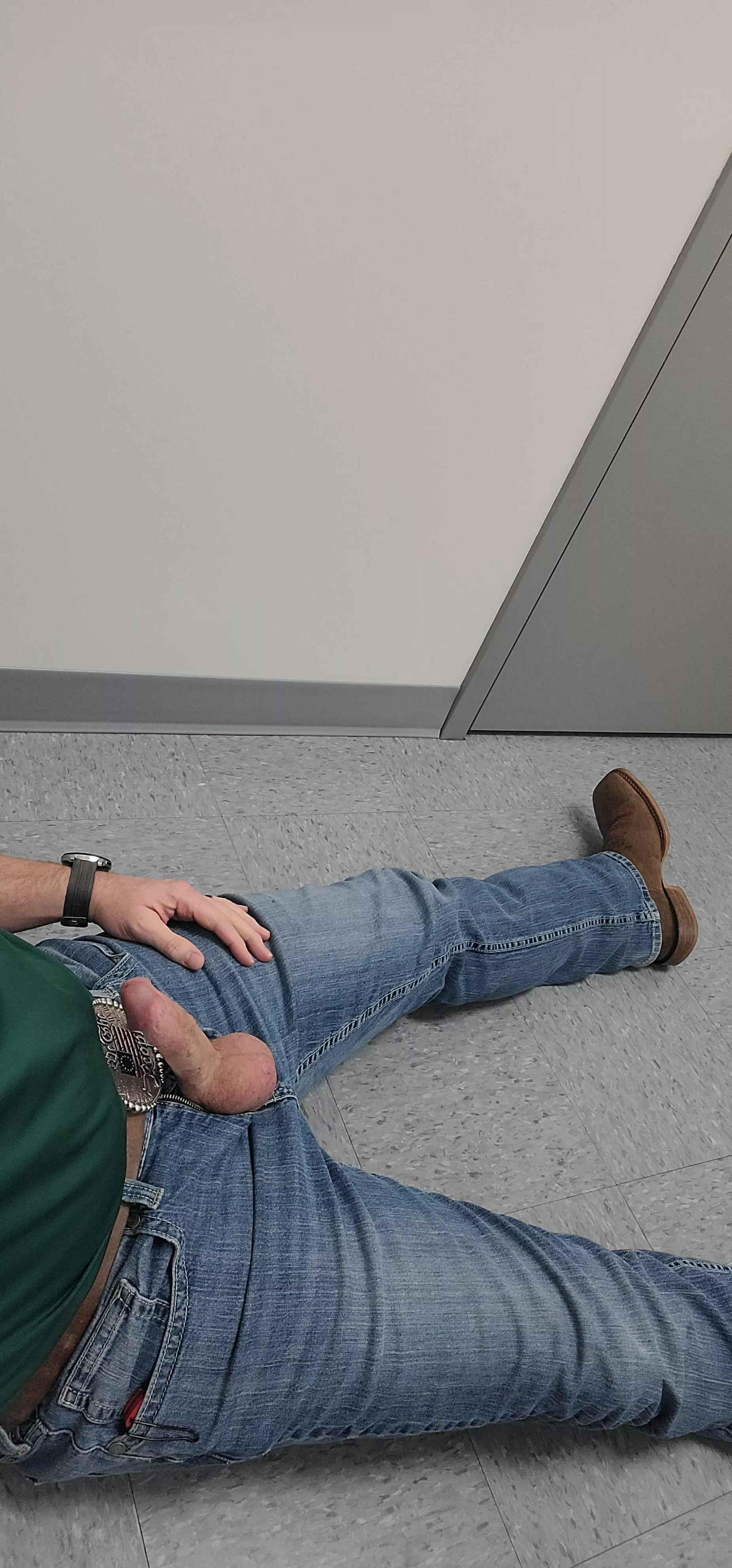 Isn't this how everyone should take a lunch break (41) posted by initforcheese