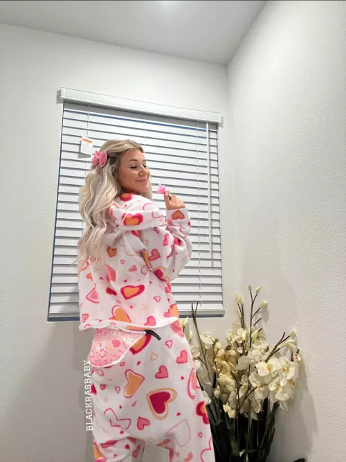 just waiting on dada to come home 🏡 by Icy_Creme_158