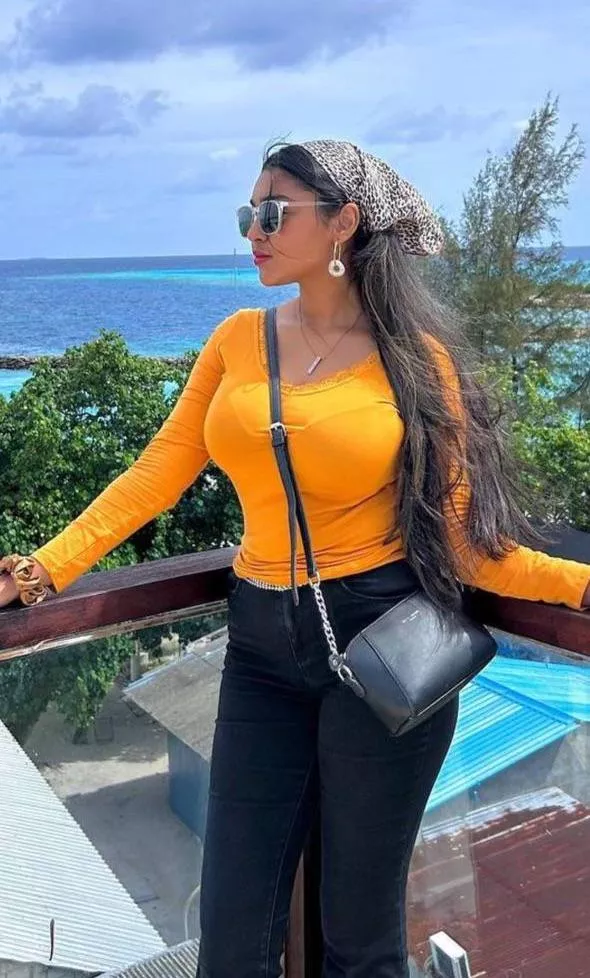 Maldivian Girl Bralines posted by userisRR