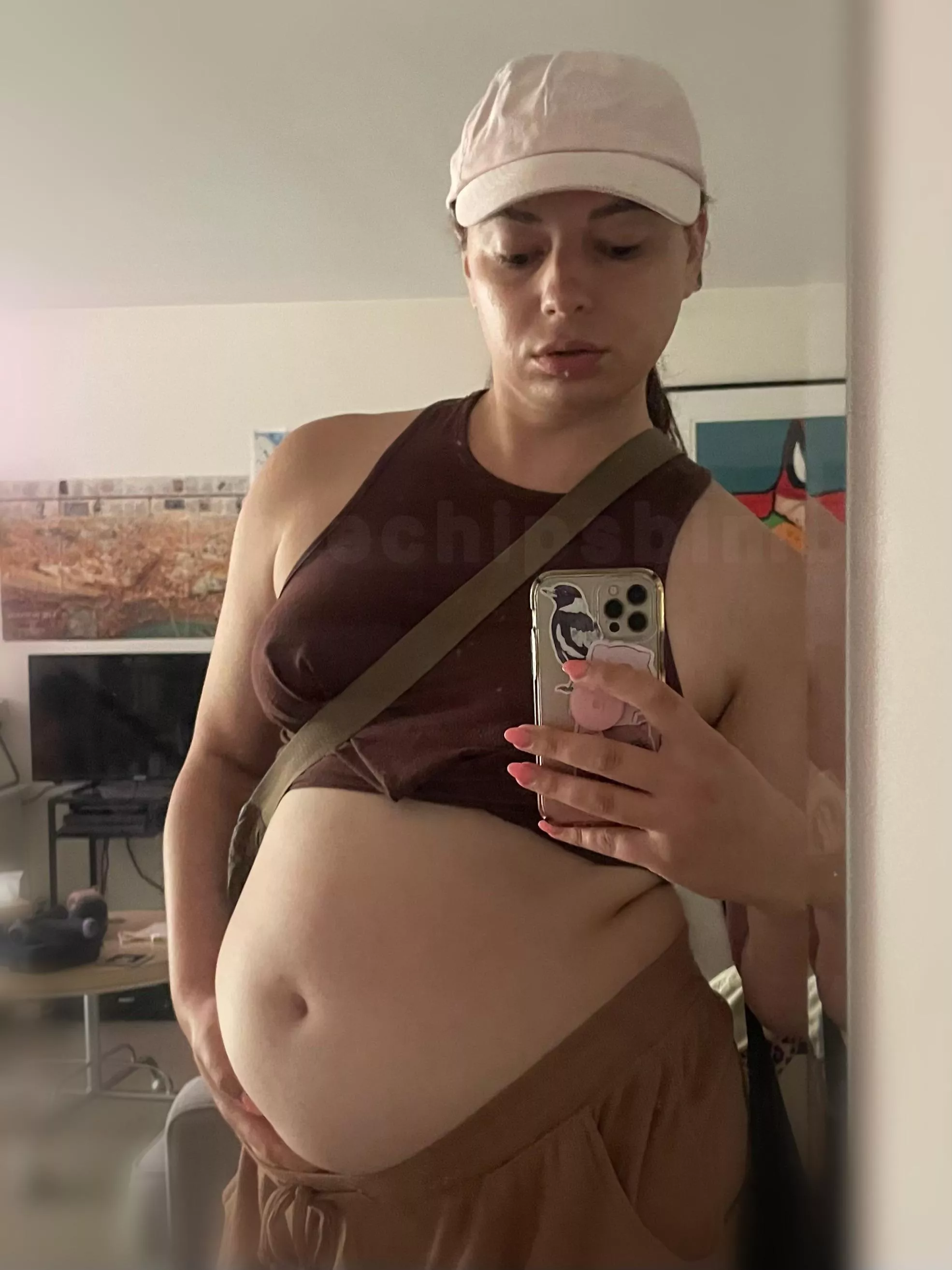 too much tummy? posted by chippiechipsbimbo