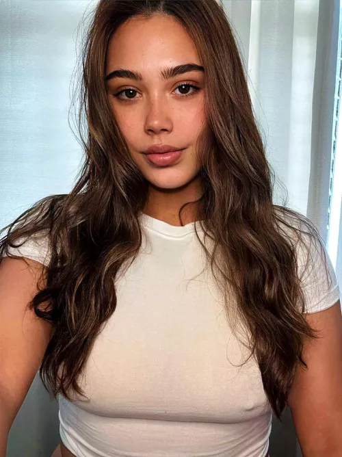 You'll know now already that I am one of those undeniable pretty brunette 😉 by LaurynDubreuil