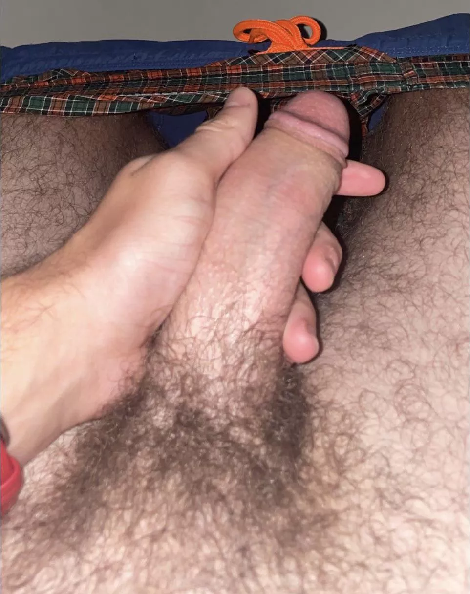 21, fit college guy, hmu  posted by ProfessionalDot7674