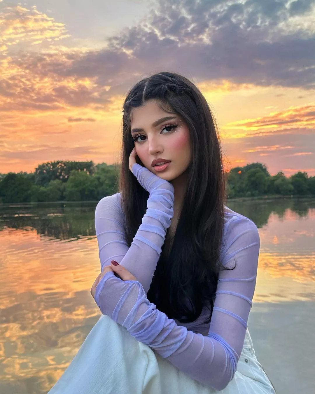 Beautiful Kurdish girl ... posted by BusyFlower9