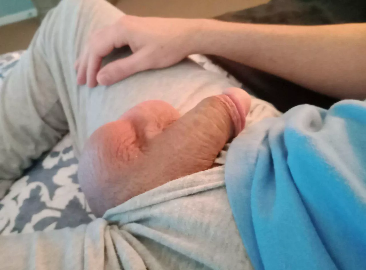 Can't sleep so I'm just hanging out watching TV. (43) posted by PensiveStapler