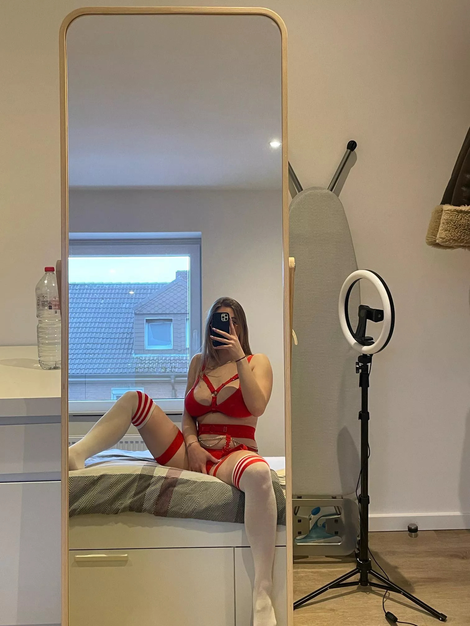 Come to me, I won't tell your wife😈 posted by Goldie_48