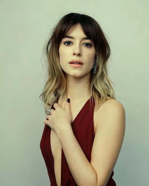 Daisy Edgar Jones  by High_Mind