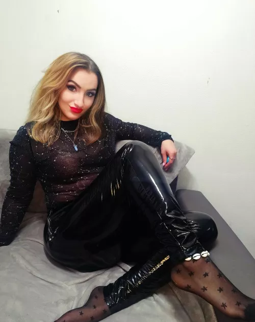 Do you like this picture? Rate 1-10 by MonicaNylon