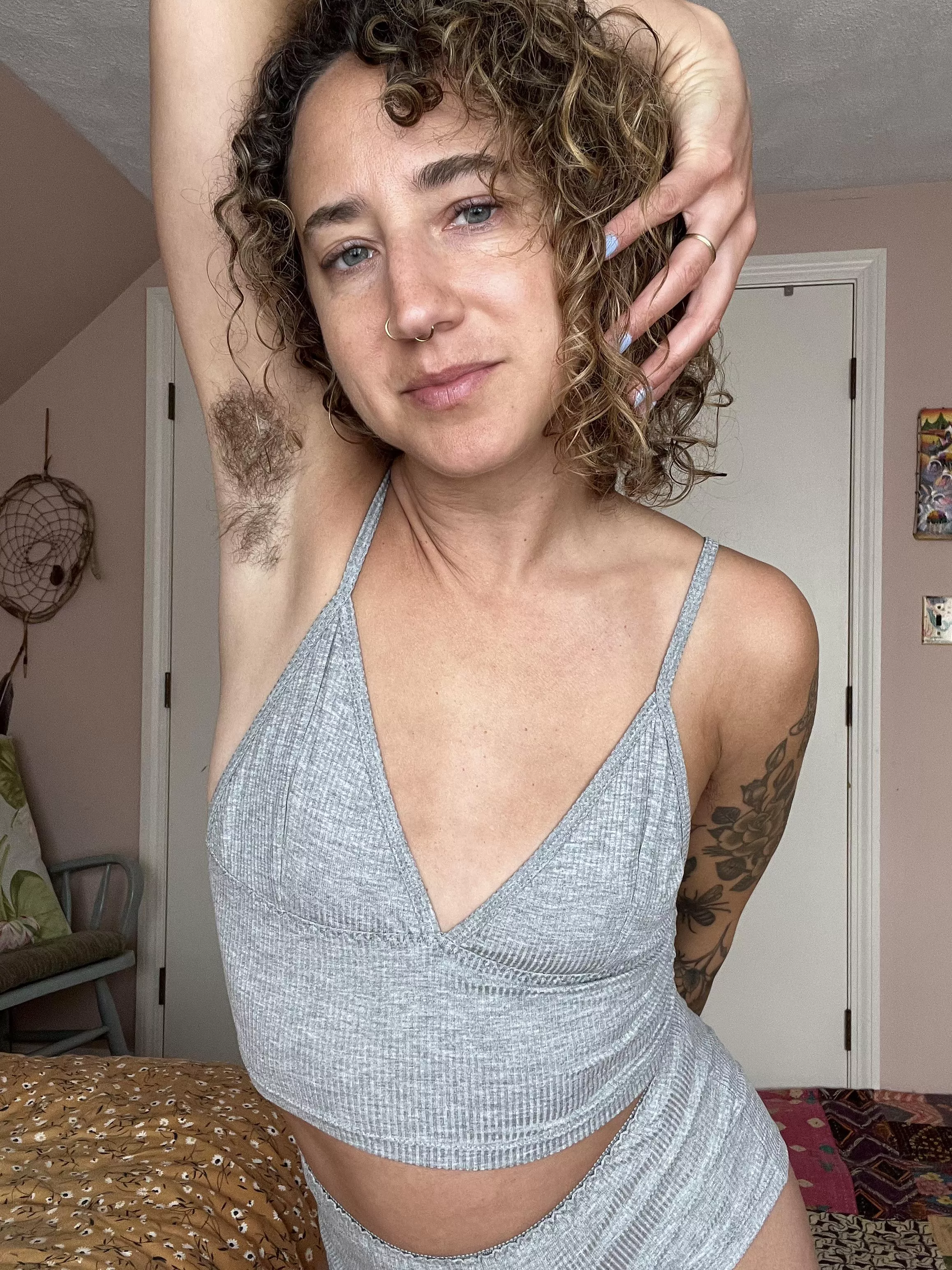 Dying for you to clean my pits with your tongue 👅 posted by HairyRachel_Mae36