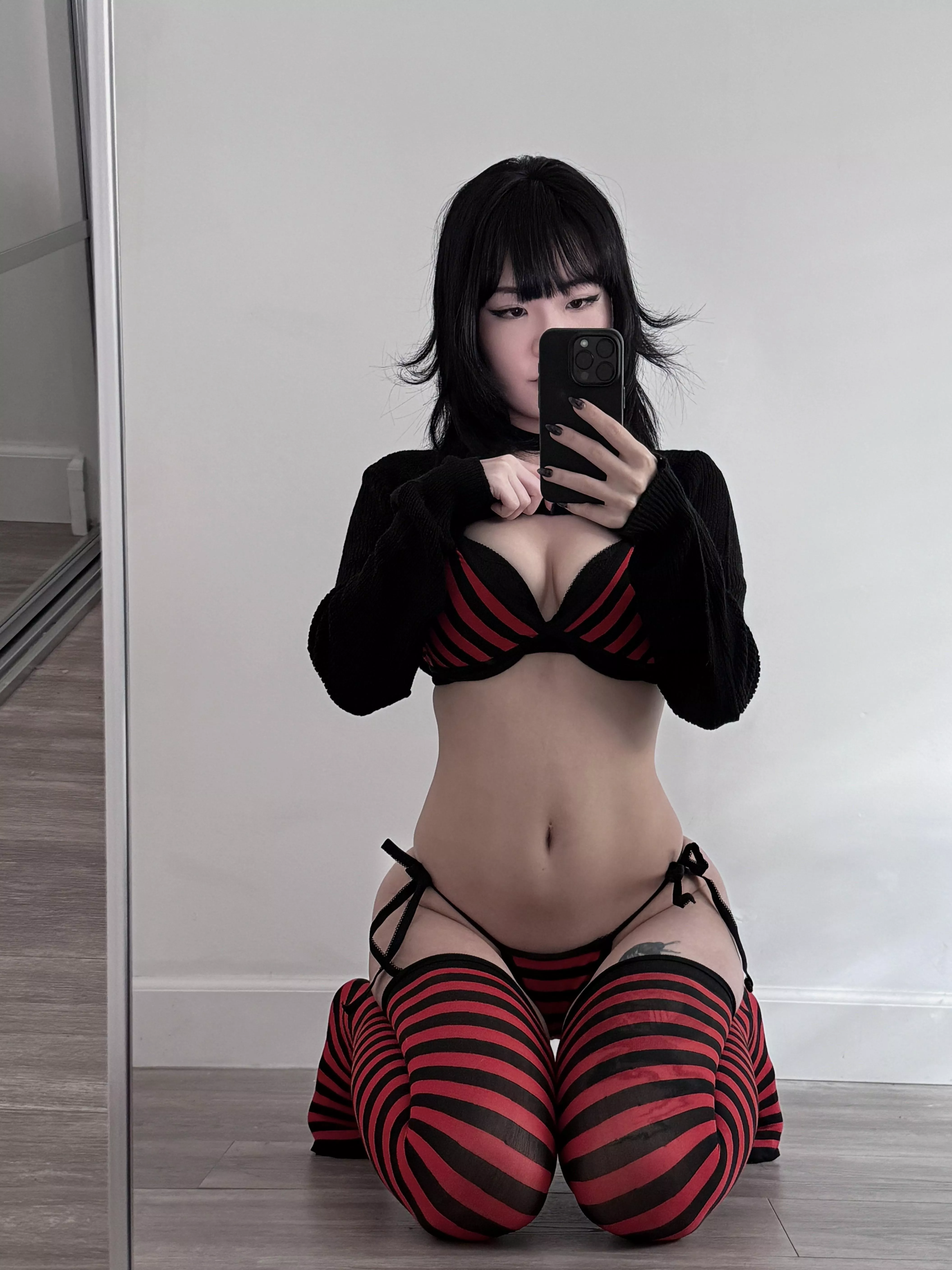 fun sized goth gf 🖤 posted by dystorra