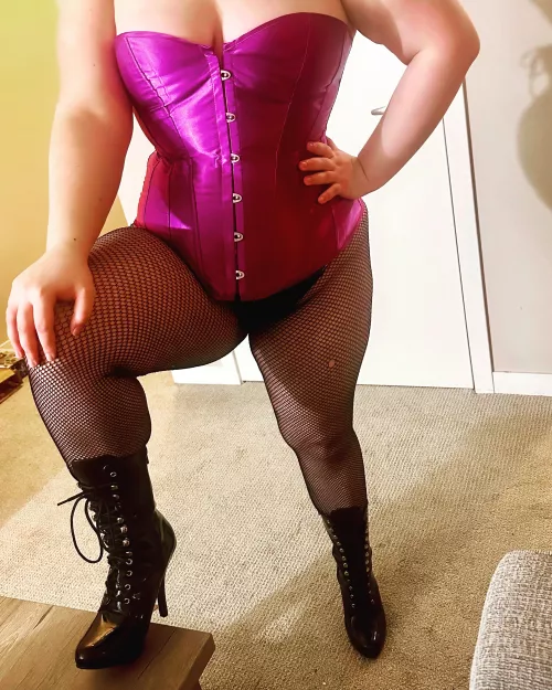 Get on your knees and kiss my boot by LilithFallenAngel666