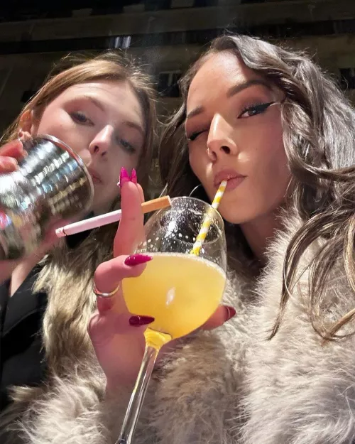 Girls who smoke have more fun by darkpoetries