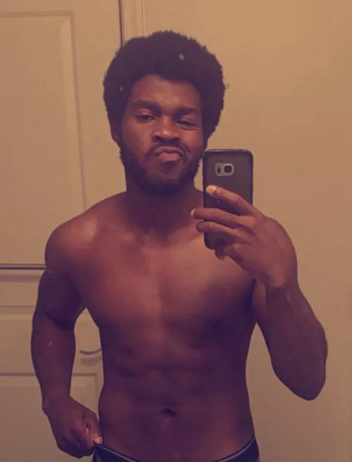 Good morning bros TGIF. rare occasion where my bro actually is nicely shaped by Mysterious-Group3128