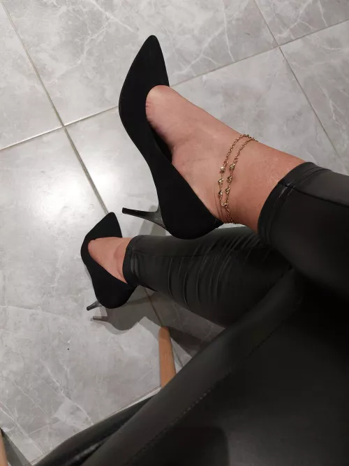 Happy Friday!! 🖤 by QueenFeetJo