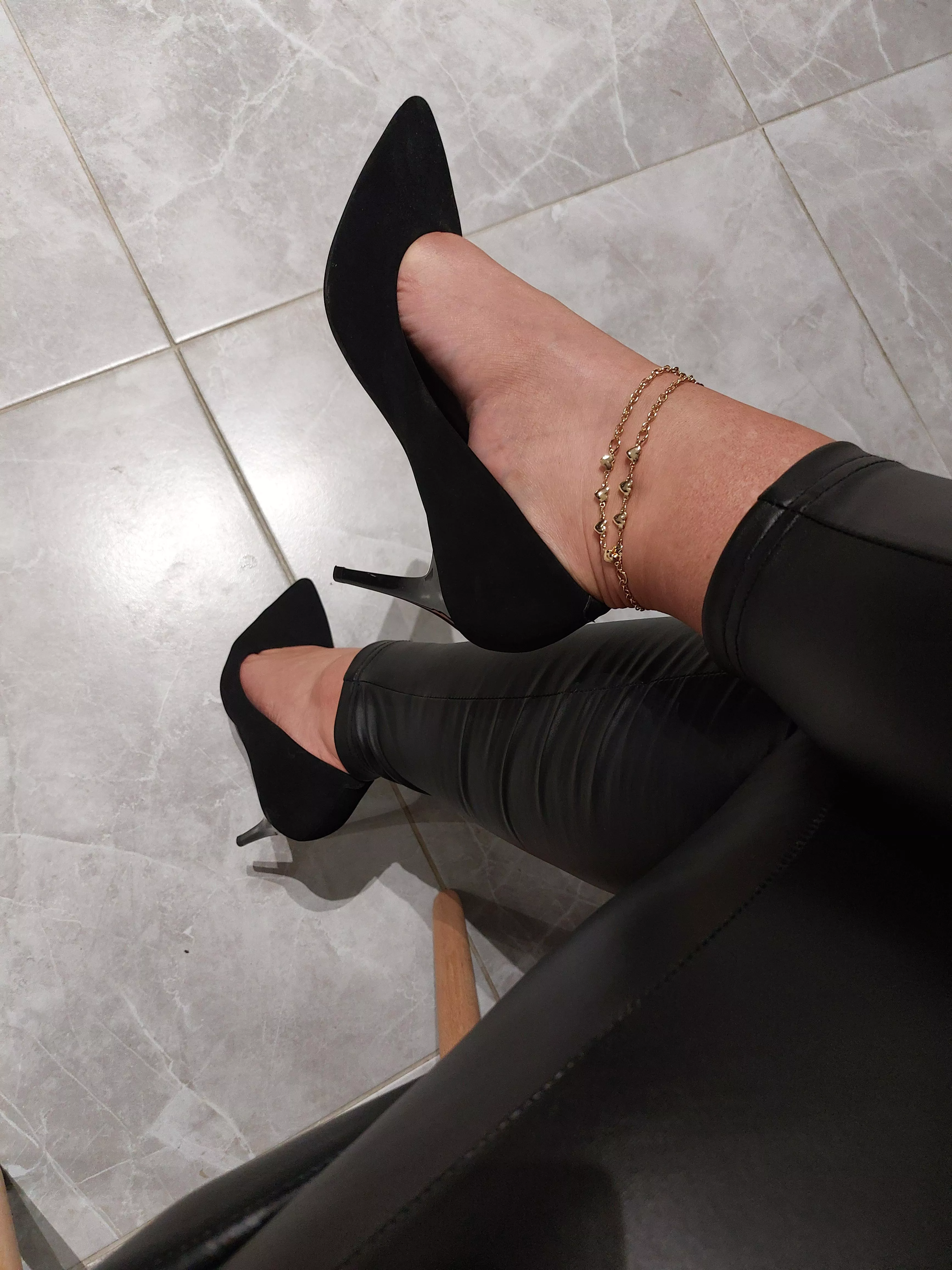 Happy Friday!! 🖤 posted by QueenFeetJo