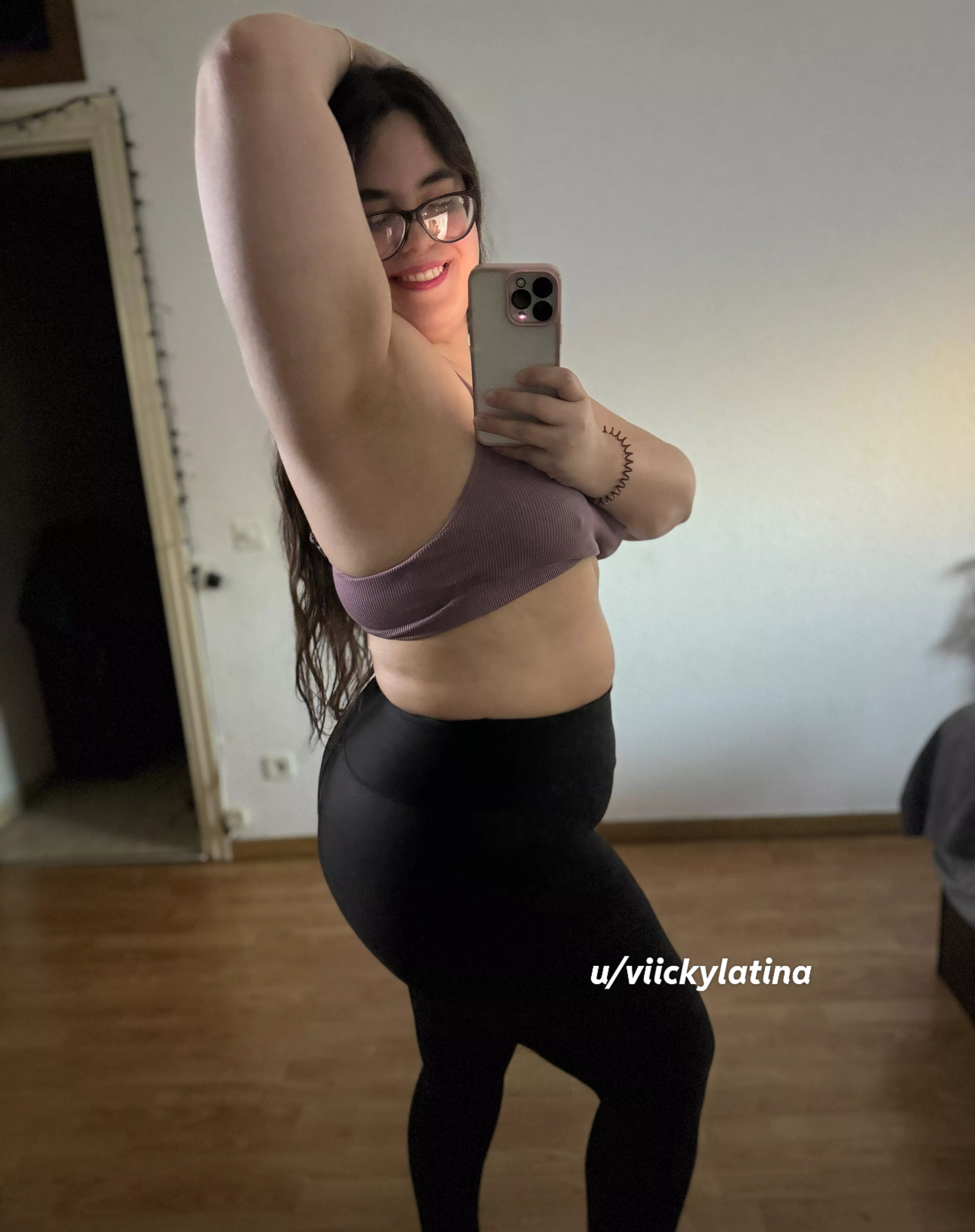 Heated armpits, just arrived from the gym posted by viickylatina