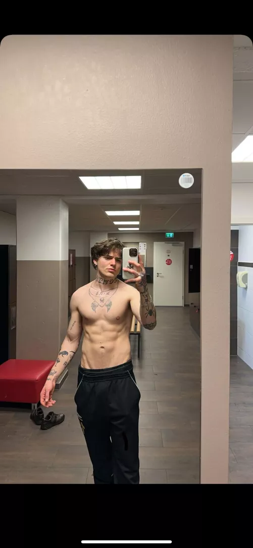 how do you like my v shape by imraezify