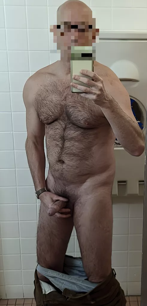 I guess I just enjoy posting nudes posted by KidTwist1