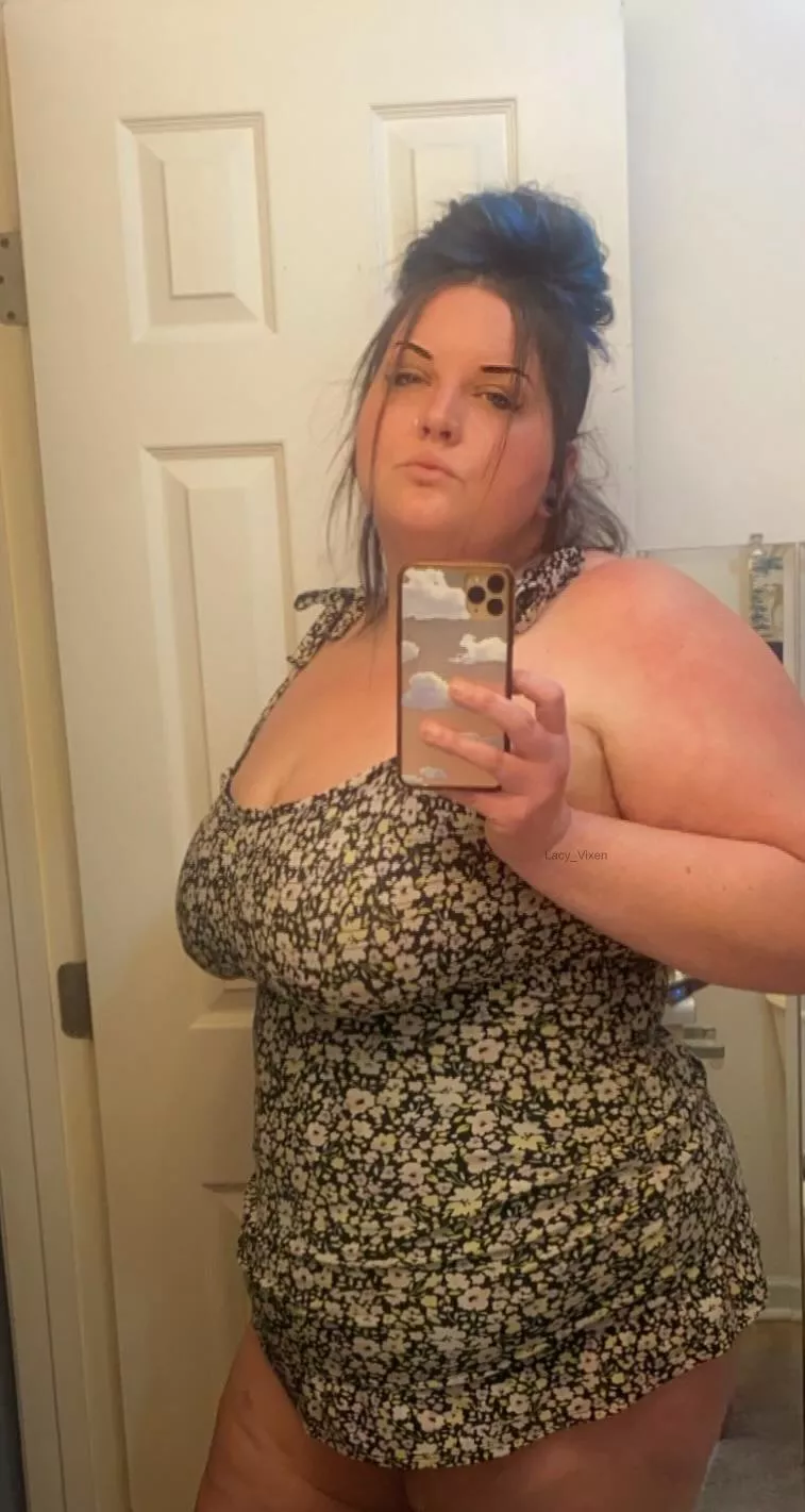 I Love How This Skin Tight Dress Hugs My Curves posted by Lacy_Vixen