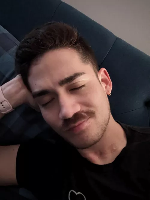 I should sleep my I'm having trouble keeping my eyelids open 🙈 by wonderingblah