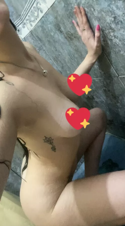 If you like fit girls with big boobs... Hi by Mammoth_Change8016