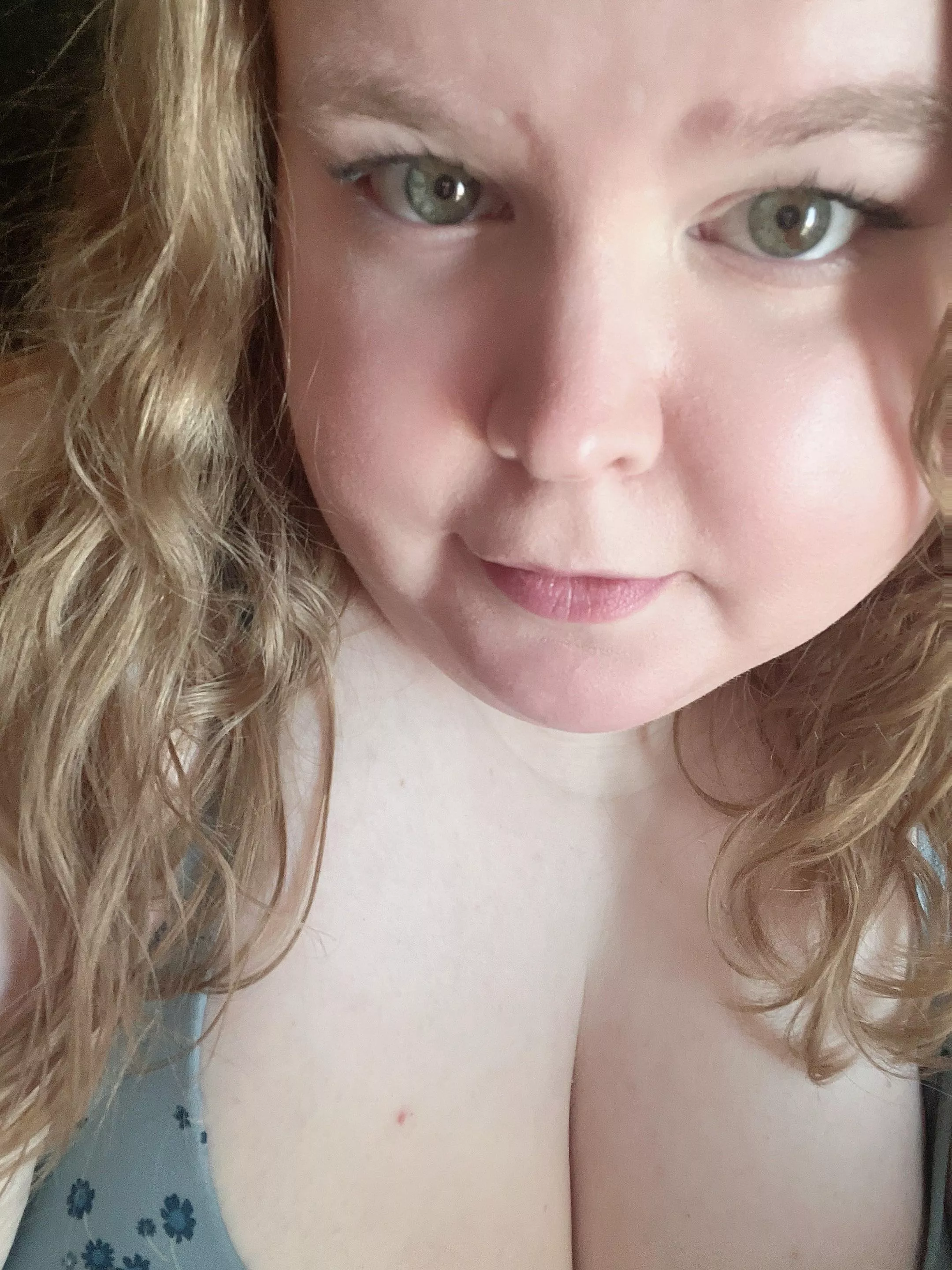 I’m so sleepy  posted by Lizzihart