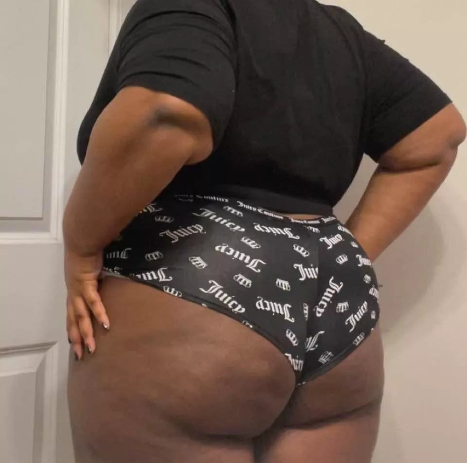 juicy 🍑 posted by thickhornybabe