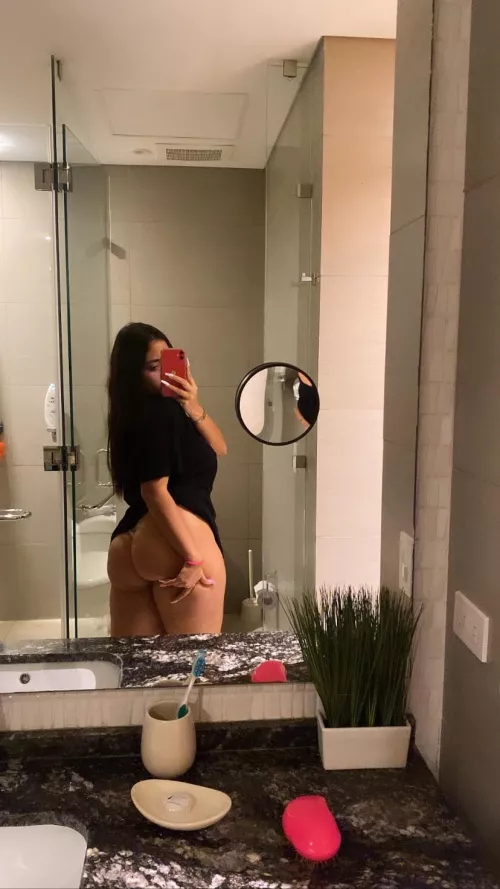 Latina, big ass looking for a good penis by Device_Innocent486