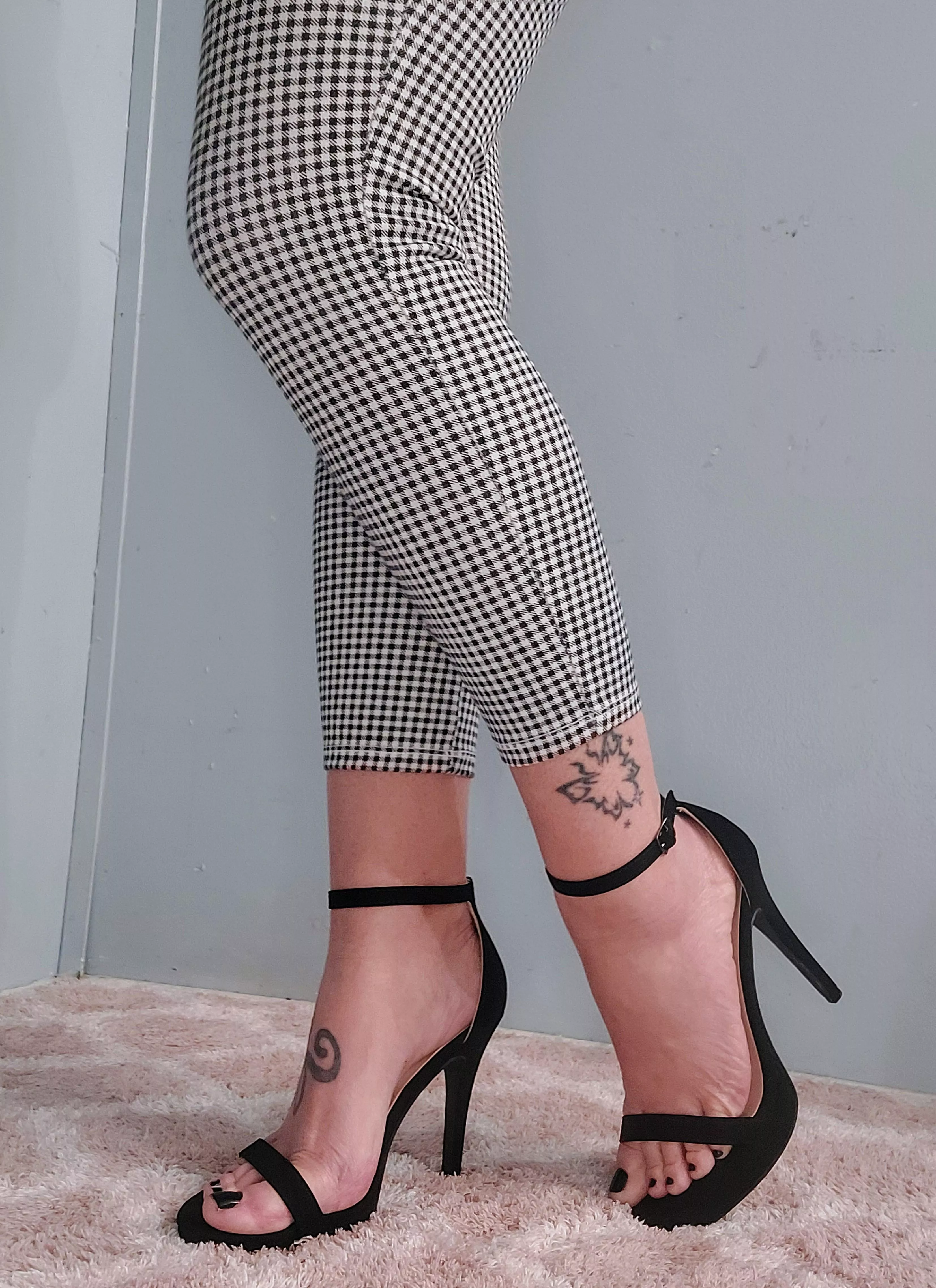 On rainy days every girl needs a little time with her heels.  posted by mini_lue23