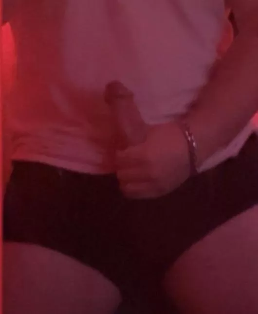 One hand just isn't gonna cut it posted by majorthroway2021