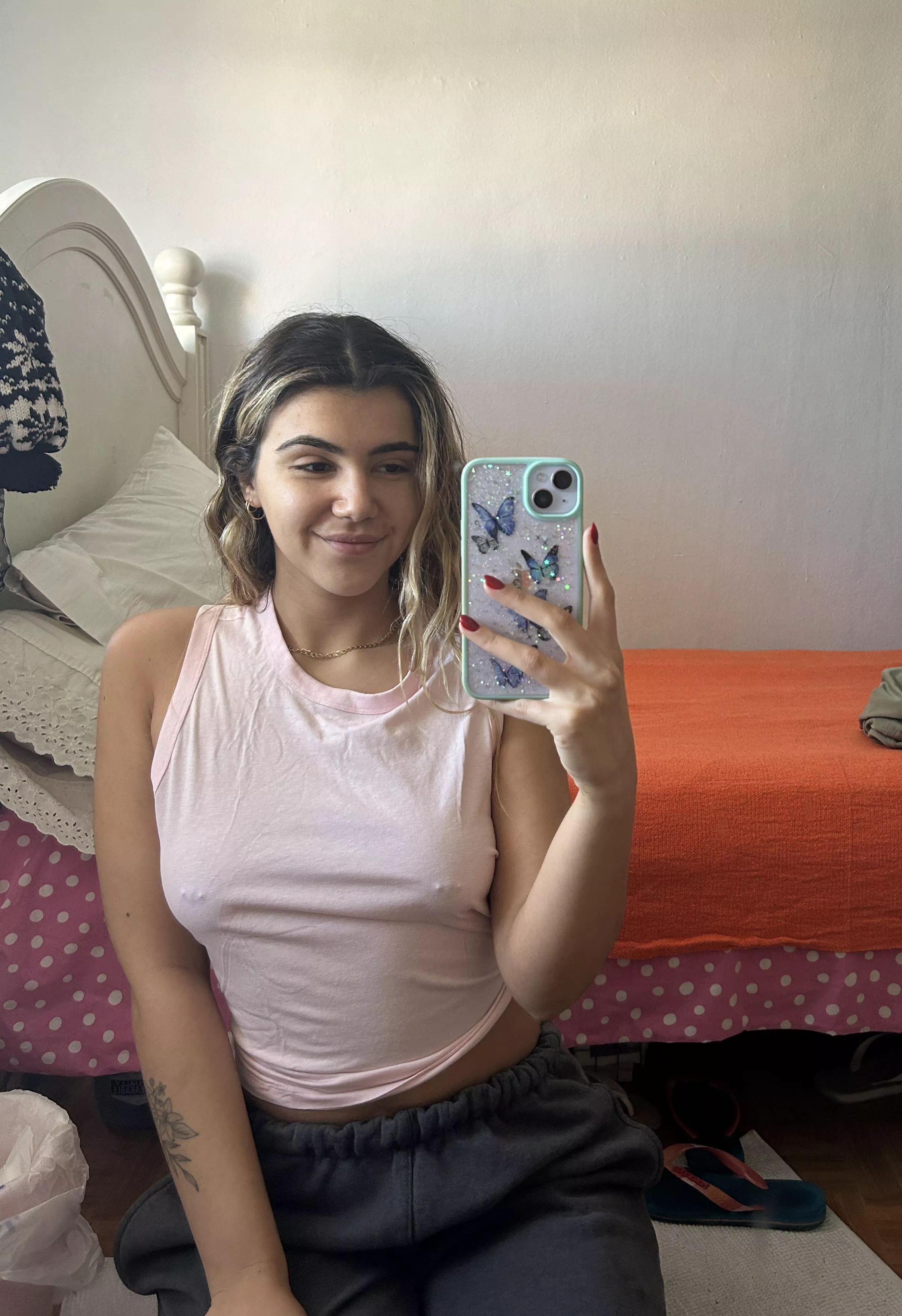 Pink looks good on me posted by ripemangobaby