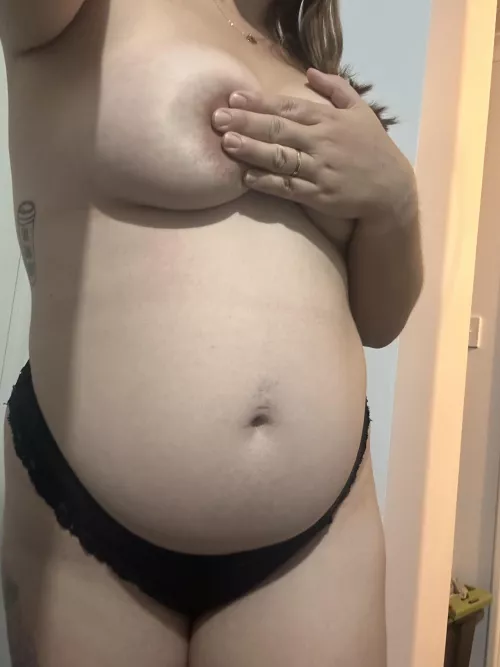 Pregnancy gets me craving multiple creampies 💦 by notyouraveragemumaus